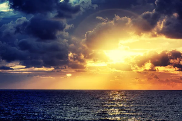 Beautiful Bright Colorful Stunning Sea Sunset Rays Sun Clouds Dramatic — Stock Photo, Image