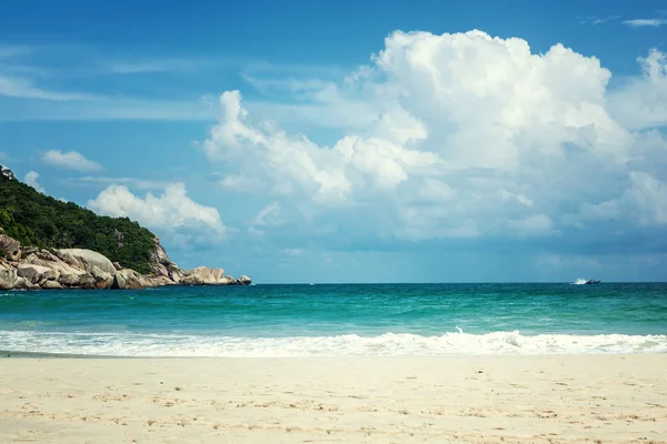 Hermoso Paisaje Tropical Brillante Playa Perfecta Cielo Azul Arena Blanca —  Fotos de Stock