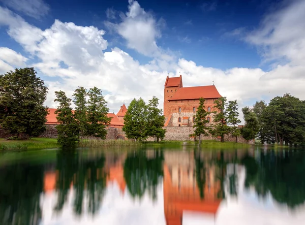 Medeltida Gotiska Slottet Trakai Med Stenväggar Och Torn Med Röda — Stockfoto