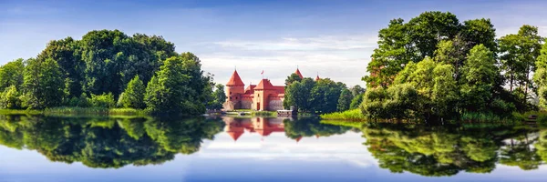 Trakai ISD Litvanya, en popüler turistik yerlerinden Trakai kale ada kale evleri bir müze ve Kültür Merkezi, başlık panorama biçimi