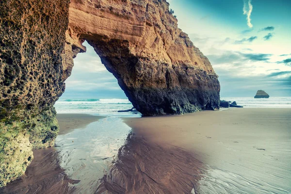 Okyanus Güzel Manzara Gün Batımında Algarve Portekiz Kıyısında Kumlu Plajda — Stok fotoğraf