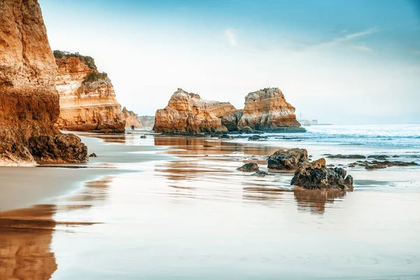 Bela Paisagem Oceânica Costa Portugal Algarve Rochas Praia Areia Destino — Fotografia de Stock