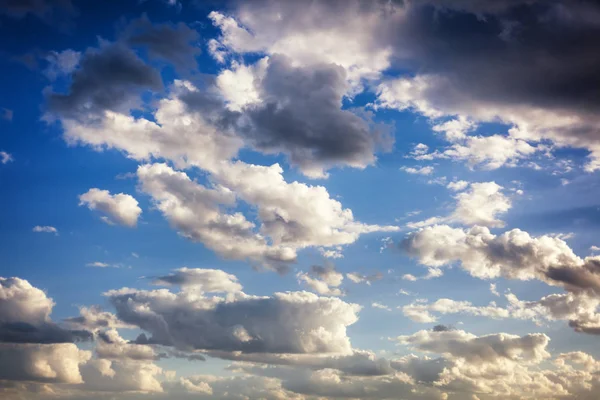 Fondo Cielo Azul Con Nubes Esponjosas Fondo Natural Abstracto Textura — Foto de Stock
