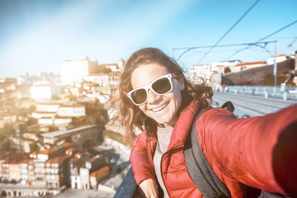 Young Happy Woman Travel Girl Traveler Makes Selfie Smartphone Background — Stock Photo, Image