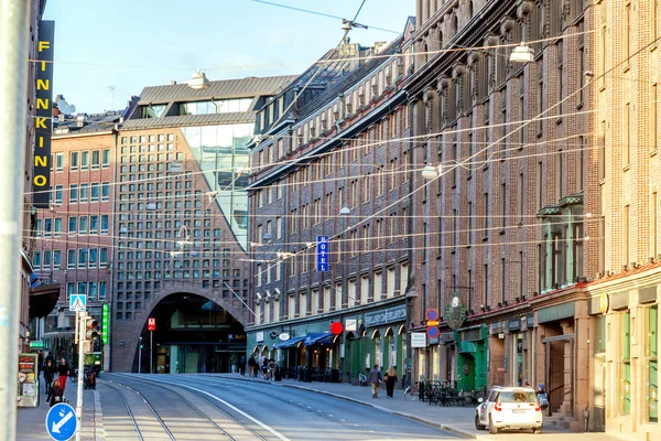 Helsinki Finlandia Czerwca 2018 Ulicy Zabytkowym Centrum Miasta Ludzie Chodzą — Zdjęcie stockowe