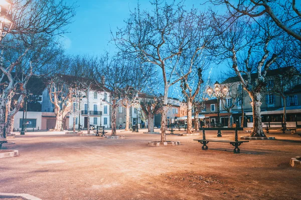 Városkép Szép Este Megvilágítás Világítás Padok Központi Tér Saint Tropez — Stock Fotó