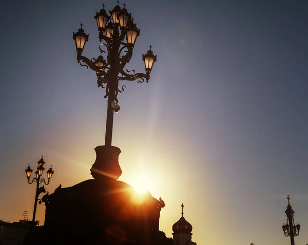 歴史的伝統的な街路灯 太陽光 日没に建築とモスクワ ロシアの首都の歴史の詳細 — ストック写真