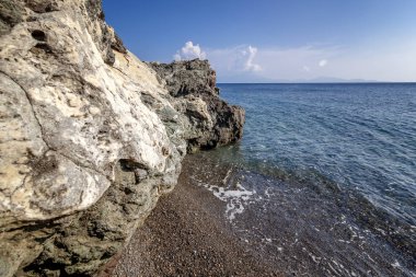 Taş kayalık sahilleri deniz Kos Adası, Yunanistan, güzel manzara