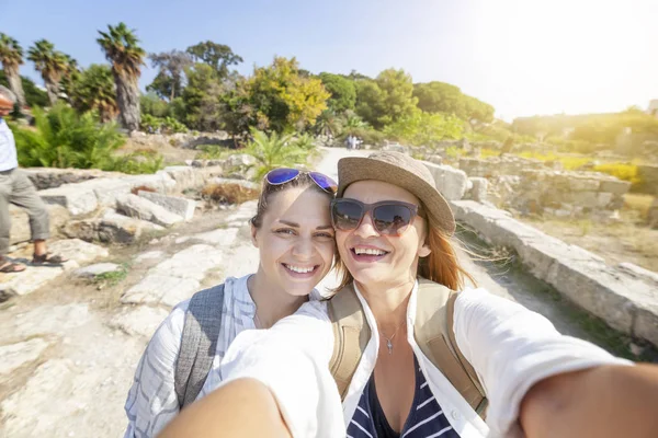 Güzel Mutlu Genç Kadın Selfie Tatil Seyahat Aktif Yaşam Tarzı — Stok fotoğraf