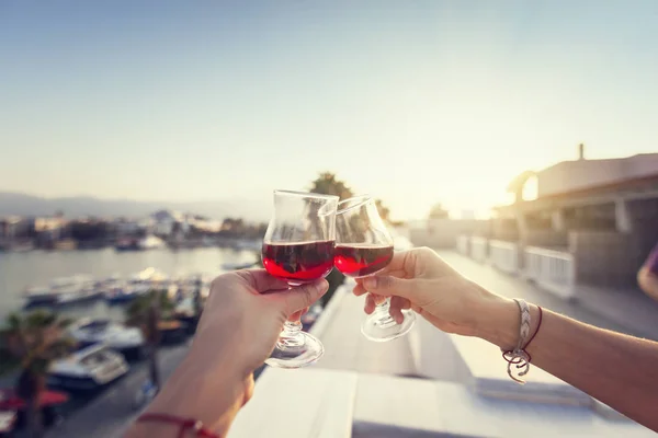 Two Glasses Red Wine Human Hands Background Resort City Sunset — Stock Photo, Image