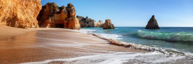 Parlak güzel deniz ve okyanus manzara, Portekiz, panoramik afiş Atlantik Okyanusu kıyısında