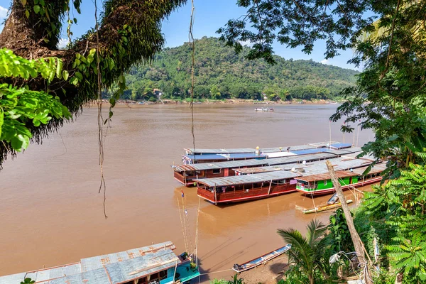 Ταξιδέψτε Στο Διάσημο Ασιατικό Ποταμού Μεκόνγκ Παραδοσιακές Βάρκες Καιρό Λάος — Φωτογραφία Αρχείου