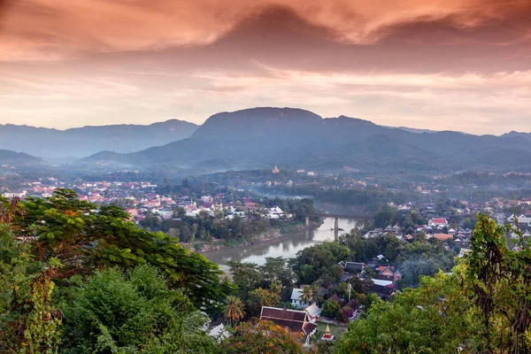 Piękny Oszałamiający Zachód Słońca Luang Prabang Laosu Mount Phusi Laos — Zdjęcie stockowe