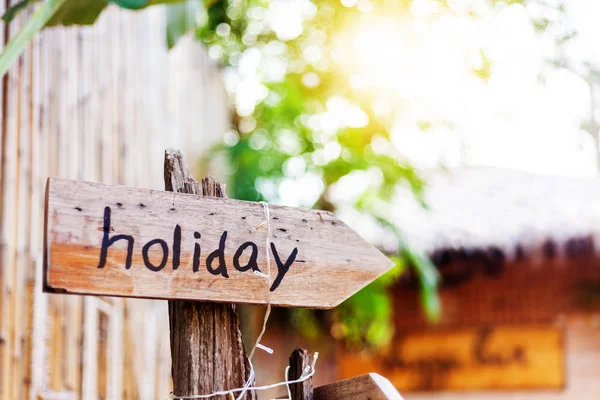 Holzpfeil Mit Der Aufschrift Holiday Travel Holiday Concept — Stockfoto