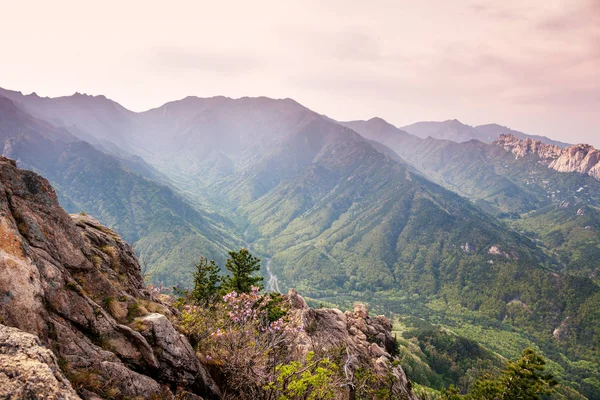 韩国索拉克山国家公园美丽的山景 亚洲旅游的热门目的地 — 图库照片