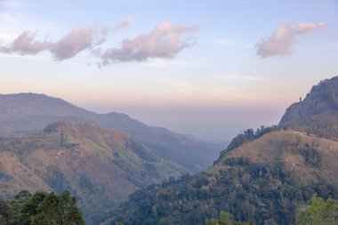 Ella dağ manzarası. Sri Lanka 'ya seyahat. Doğal güzel buraya gel