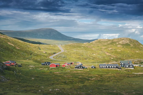 Norveç 'teki Jotunheimen Ulusal Parkı' nda yaz manzarası