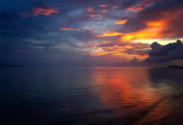 Schöne Helle Rot Rosa Sonnenuntergang Einem Tropischen Strand Reise Urlaub — Stockfoto