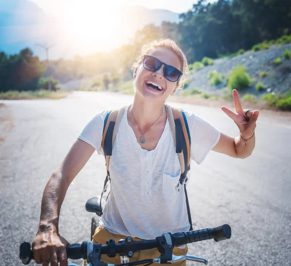 Portrait Beautiful Young Woman White Shirt Bicycle Showing Victory Gesture — Stock Photo, Image