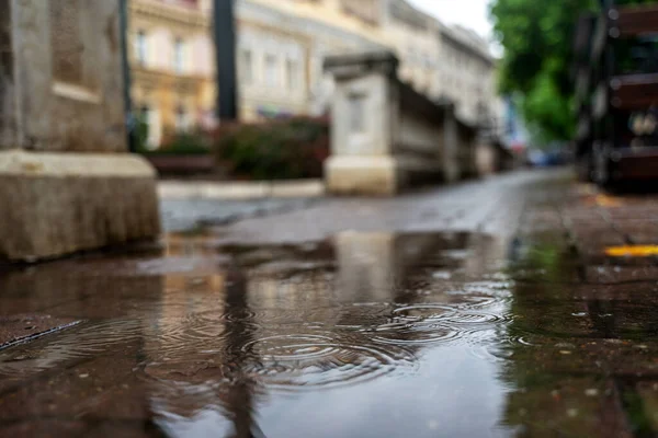 Regen Stad Druppels Vallen Close Van Stoep Stedelijke Achtergrond Structuur — Stockfoto