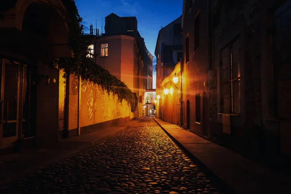 Paisaje Nocturno Ciudad Calle Con Adoquines Centro Histórico Vilna Lituania — Foto de Stock