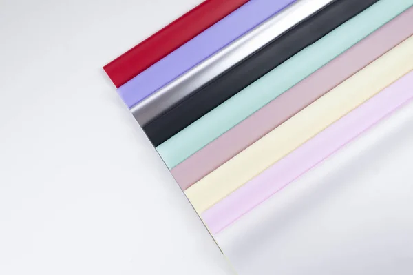 çiçekler ve hediyeler renkli paketleme