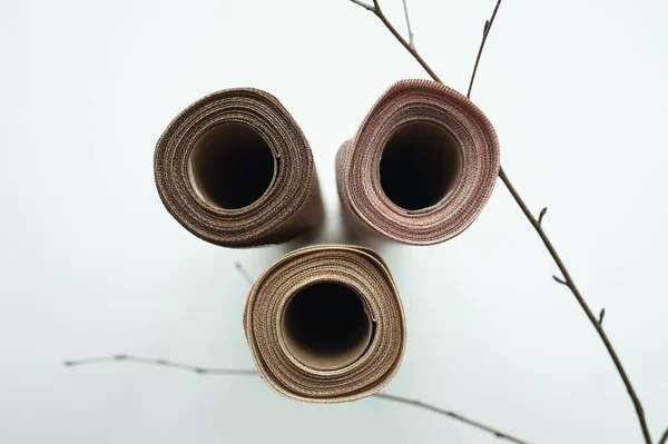 farklı renklerde dekoratif keten rulo