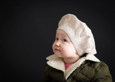 Bebek portre siyah arka plan üzerine