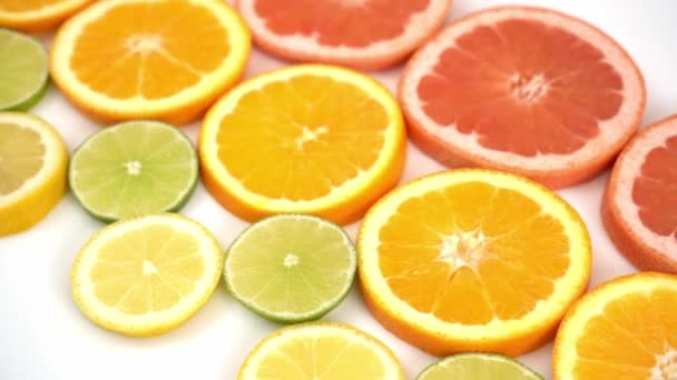 plátky pomeranče, grapefruitu a jiné ovoce 
