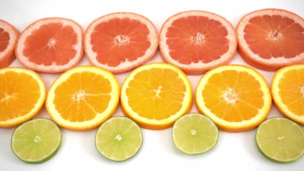 Πορτοκάλια Γκρέιπφρουτ Και Άλλα Φρούτα Κομμένα Φέτες — Αρχείο Βίντεο