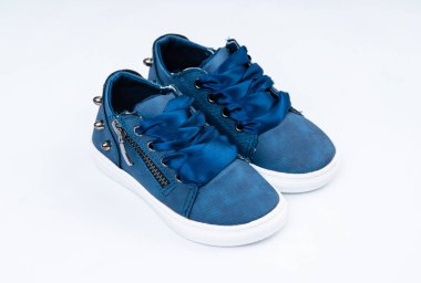 Spor ayakkabı beyaz arka plan üzerinde rahat Ayakkabı 