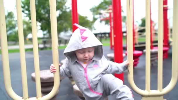 Crianças Brincando Playground — Vídeo de Stock