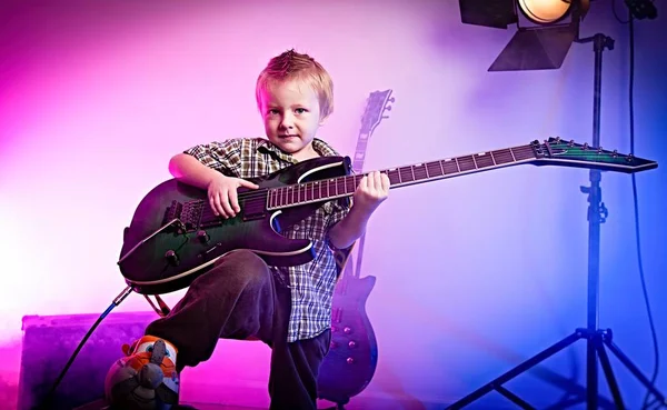 Jongen Gitaarspelen Kid Gitarist — Stockfoto