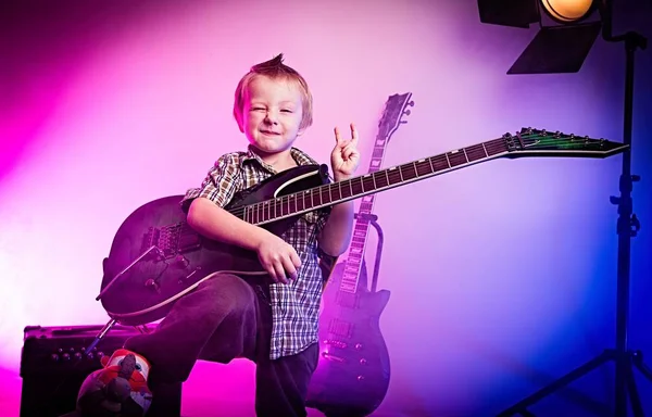 Rapaz Tocar Guitarra Miúdo Guitarrista — Fotografia de Stock