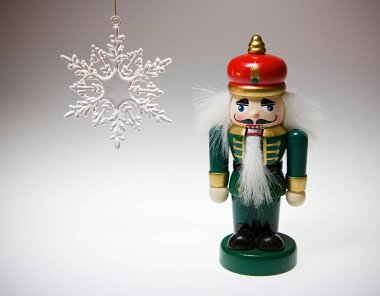 Beyaz arka planda izole edilmiş Noel dekorasyonu