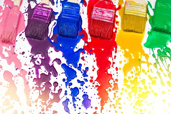 Πινέλα Και Μπογιές Διαφορετικά Χρώματα Ζωγραφική Τοίχου Χρώματα Ουράνιου Τόξου Φωτογραφία Αρχείου