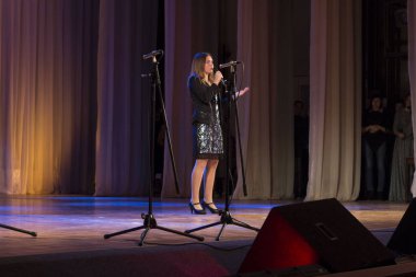 5 Aralık, 2018.festive performans Russia.Carpets. sanatçı sahnede