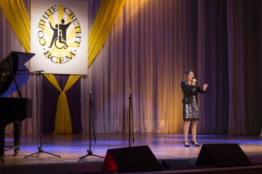 5 Aralık, 2018.festive performans Russia.Carpets. sanatçı sahnede