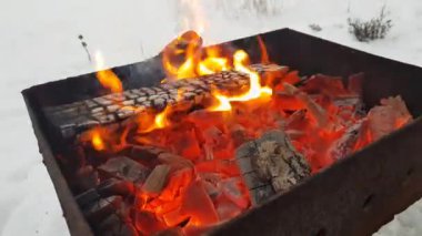 mutfak masasında pasta