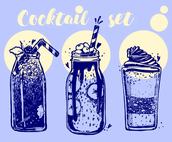Cocktail latte banane bacche cannucce isolato vettore linea art — Vettoriale Stock