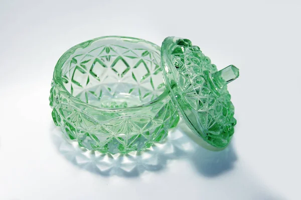 Yeşil cam kase içi boş