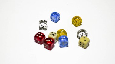 biri altı, atılmış ve şans içeren kumar ve diğer oyunlarda kullanılan arasında değişen bu noktalar farklı sayıda sahip her tarafı ile küçük bir küp.