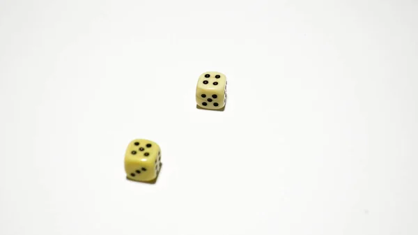 biri altı, atılmış ve şans içeren kumar ve diğer oyunlarda kullanılan arasında değişen bu noktalar farklı sayıda sahip her tarafı ile küçük bir küp.