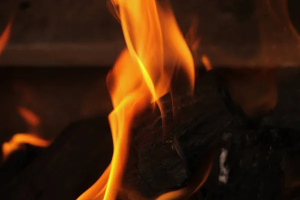 Горящий Огонь Уголь — стоковое фото