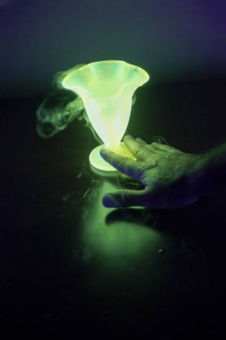 Cam kavanozdan akan duman renkli 