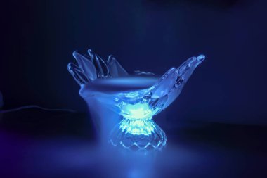 Cam kavanozdan akan duman renkli 