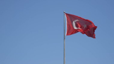 Gökyüzünde Türk bayrağı