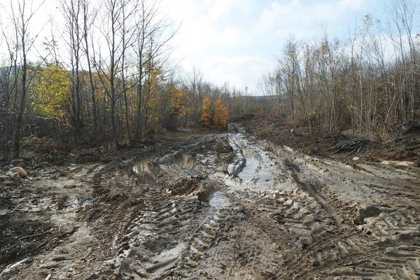 Çamur yol yağmur sonra