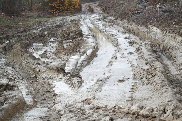 Çamur yol yağmur sonra