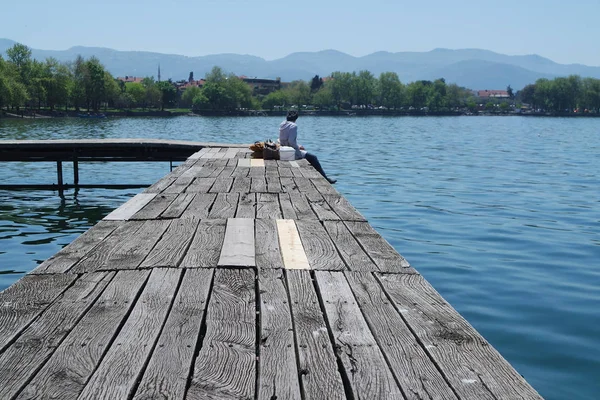 İskele ve balık tutma veya dinlenme